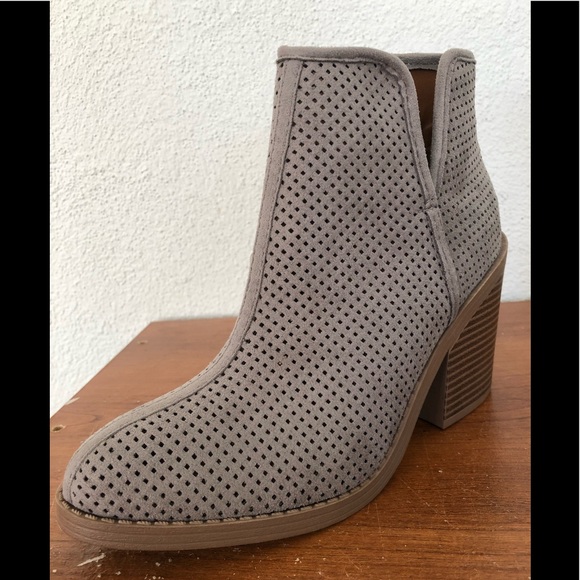 Grey perforated v cut out side Stacked heel boot - Picture 6 of 6